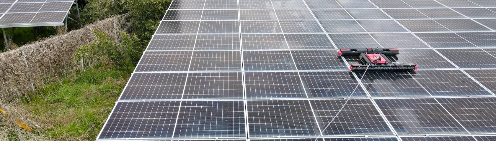 Commercial and industrial solar cleaning solution