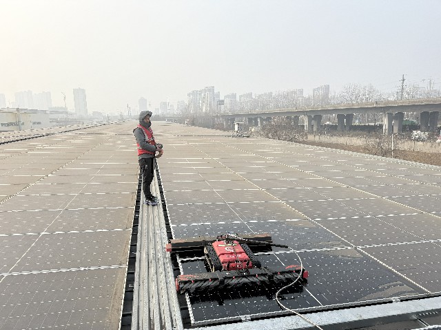 青岛20兆瓦工业屋顶太阳能清洗-图1